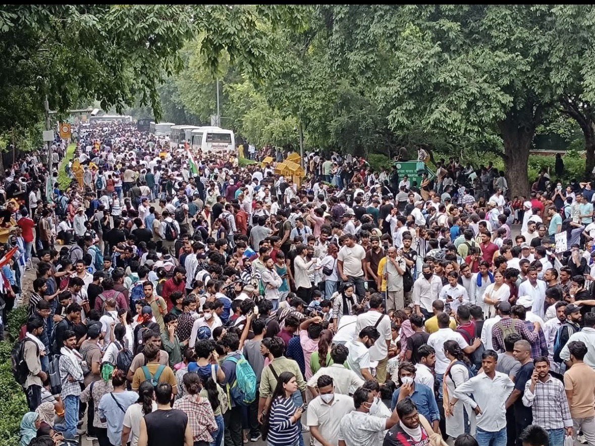 Sameer_Abrham's tweet photo. “Students are the greatest assets of the country; 🇮🇳 the government should listen to their demands.” #Jantarmanatar https://t.co/DcalbmbmN6