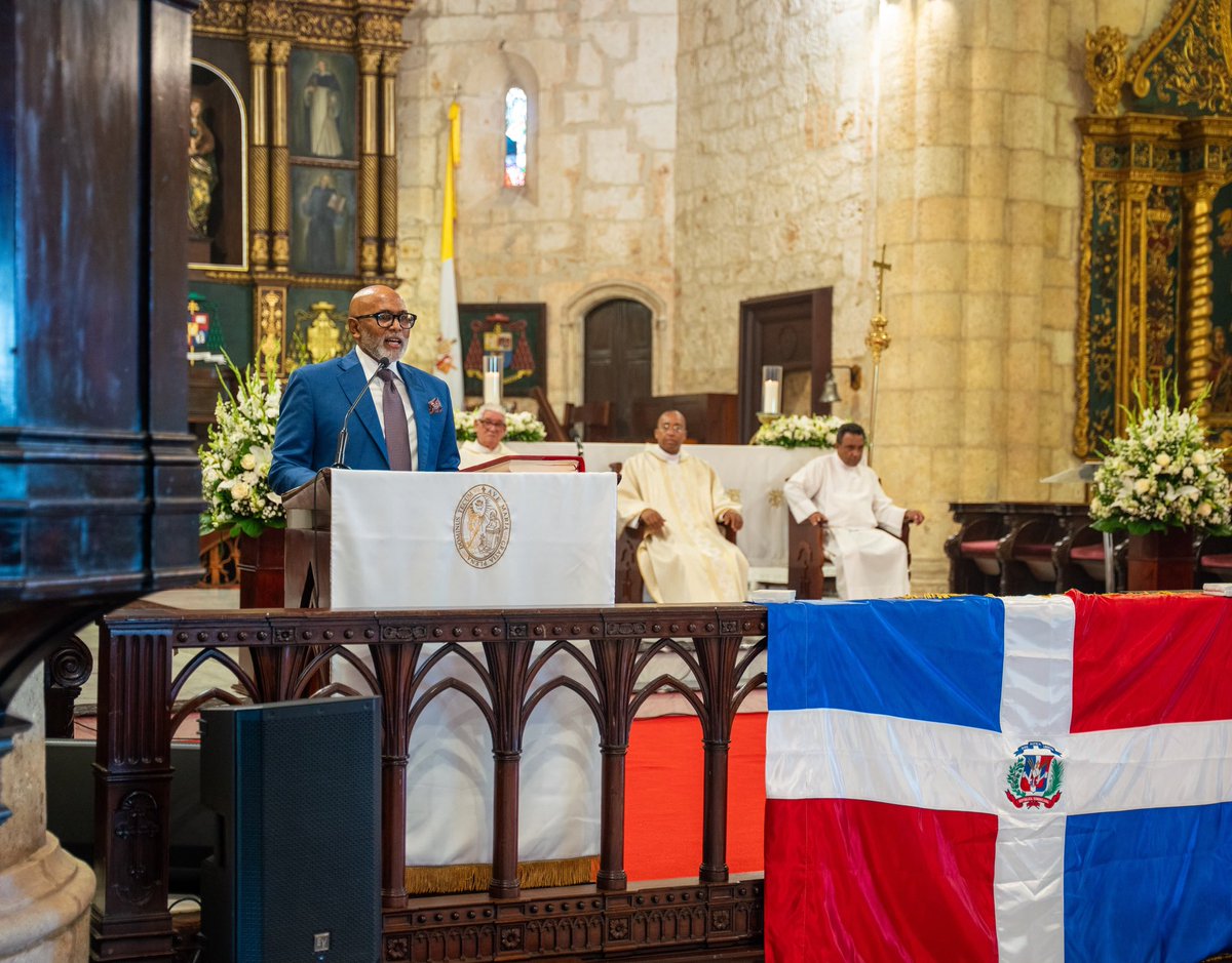 propeepgob's tweet photo. Nuestro director, @robertpolancot, participó en la misa con motivo del 29.º aniversario de la Dirección de Desarrollo Provincial, dando gracias a Dios por un año más de logros alcanzados y reafirmando el compromiso de seguir trabajando por el desarrollo de nuestras comunidades.

#PROPEEP #DesarrolloProvincial