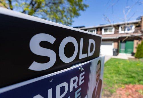AshimaJain007's tweet photo. The Canadian Real Estate Association has downgraded its forecast for home sales activity in 2026 again, despite a small uptick in the number of homes that changed hands in June. https://t.co/FUNyIYpOG7 https://t.co/6hy3gAoN7B