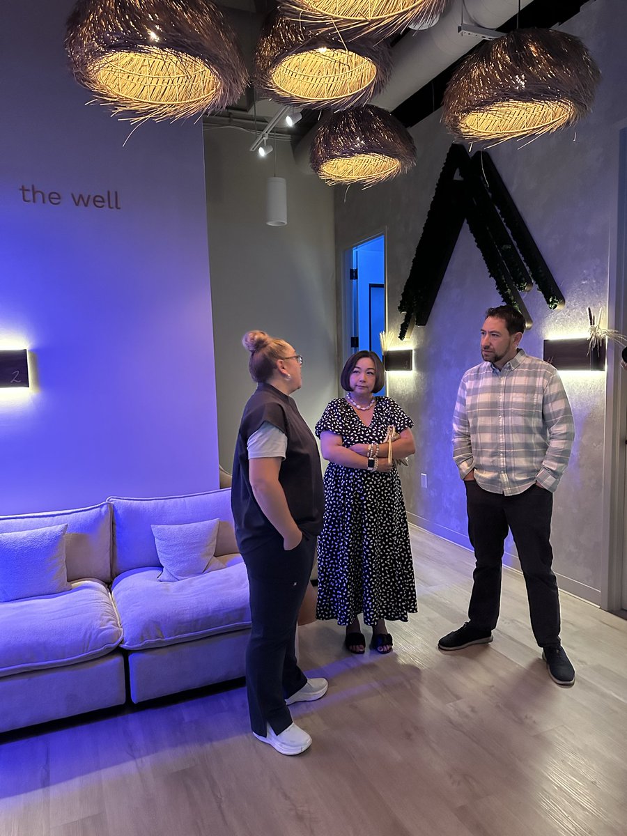 CommishNaft's tweet photo. District A welcomed a new business to the neighborhood over the weekend. Stop by Heights Wellness Retreat in @UnCommonsLV, as you’re building your new wellness ritual. From massages to facials to cryotherapy to red-light beds, they have all you need to be the best version of you. https://t.co/spTZDxvqBA
