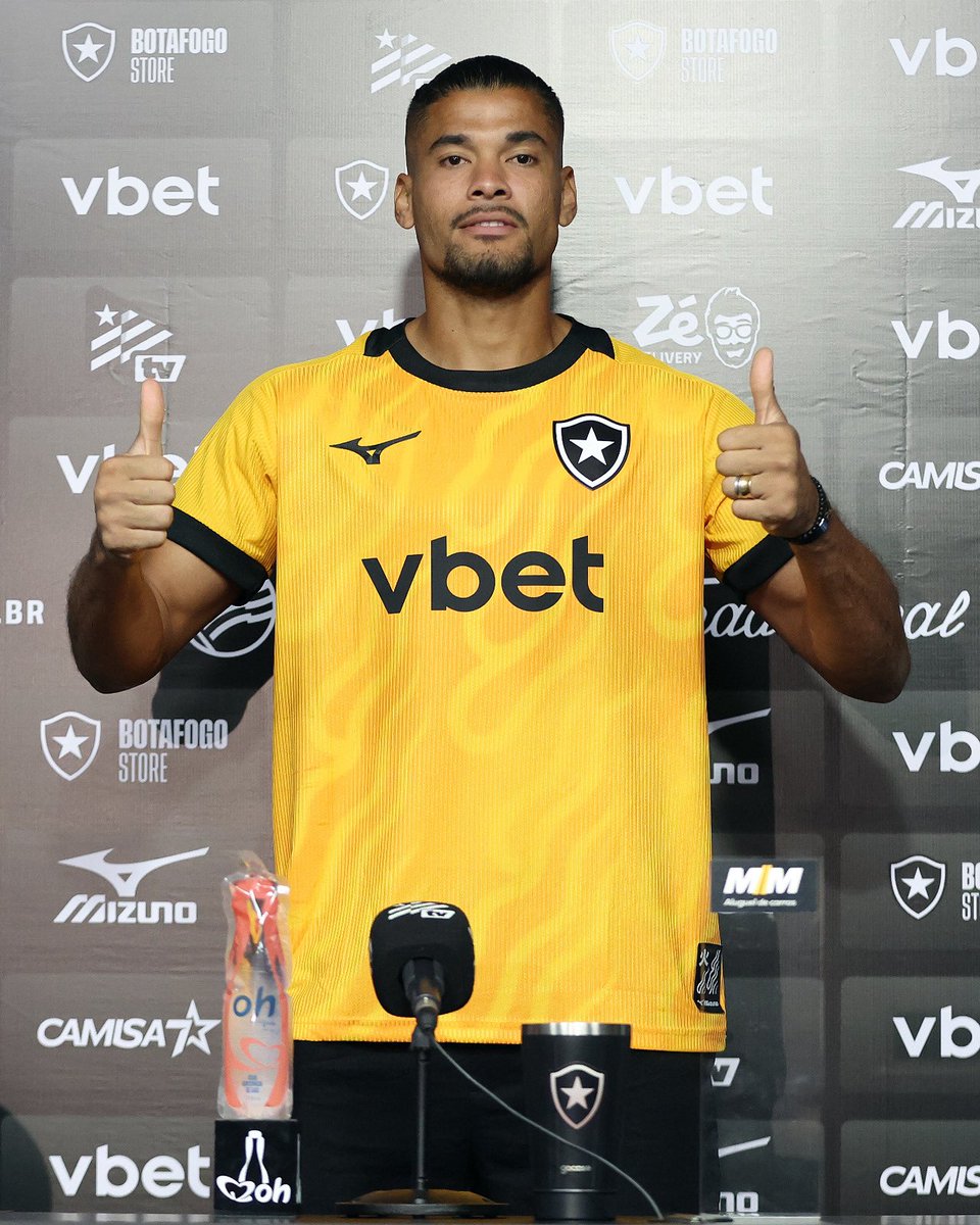 Botafogo's tweet photo. Warleson é do Fogão! 🧤⭐️

📸 Vítor Silva / BFR https://t.co/DapntCTbr0