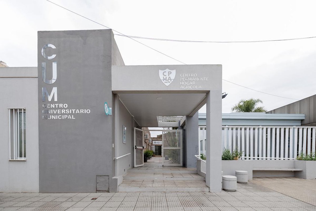 CrisAlvarezRod's tweet photo. Además, recorrimos la ampliación del Centro Universitario. Con el programa Puentes seguimos acercando la universidad pública a cada vez más bonaerenses.

Hoy más de 430 estudiantes de la ciudad pueden acceder a una carrera sin tener que irse de su hogar.

Porque con obra pública, educación e infraestructura construimos las oportunidades que cada comunidad necesita.