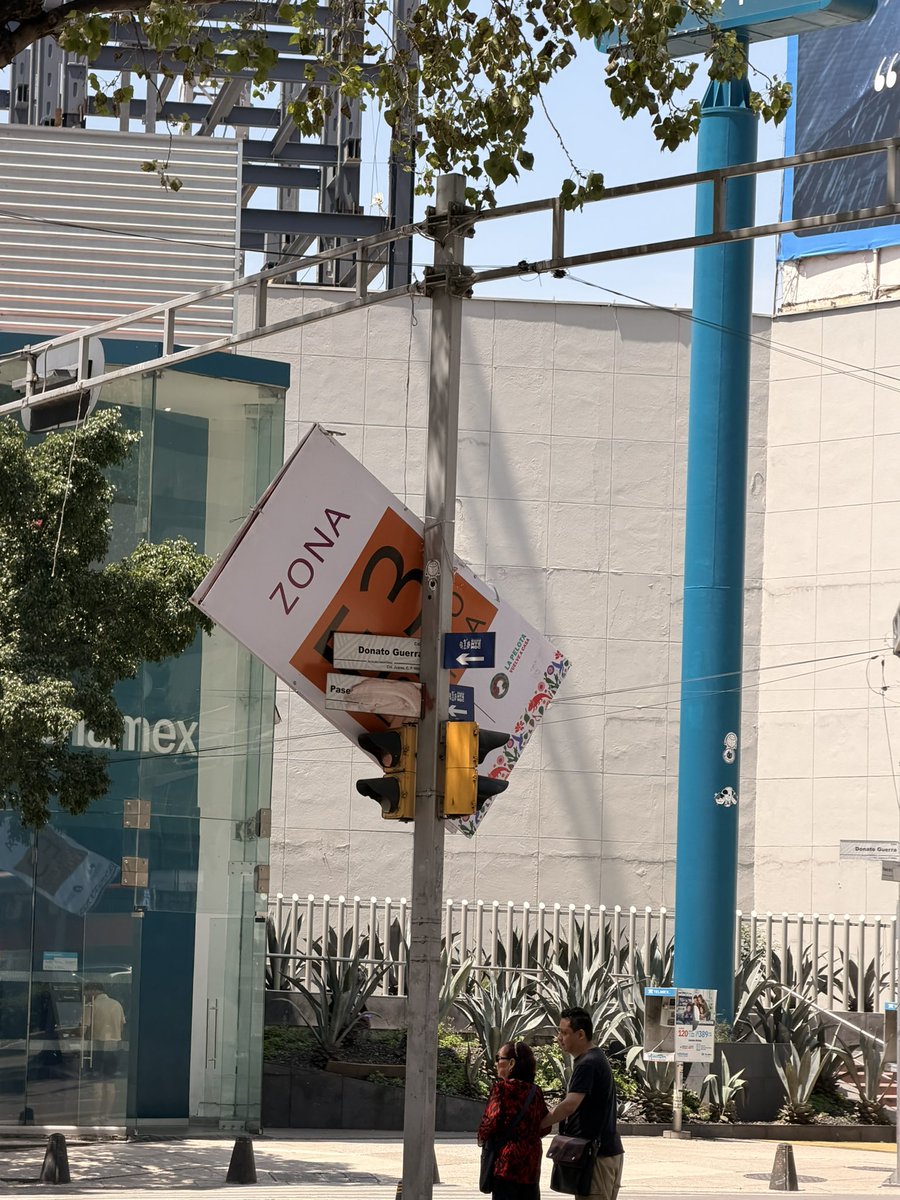 i_alaniis's tweet photo. Se acabó el mundial. 

Se acabaron las reparaciones y la decoración en #CDMX https://t.co/58x7QqTLlP