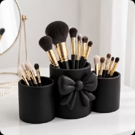 luadashoppee's tweet photo. Dê uma olhada em Organizador de Maquiagem Multiuso Laço para Cosm��ticos Pincéis e Acessórios de Beleza por R$23,69. Compre na Shopee agora! https://t.co/ytR9SGVTVf https://t.co/AOAYnzEobW