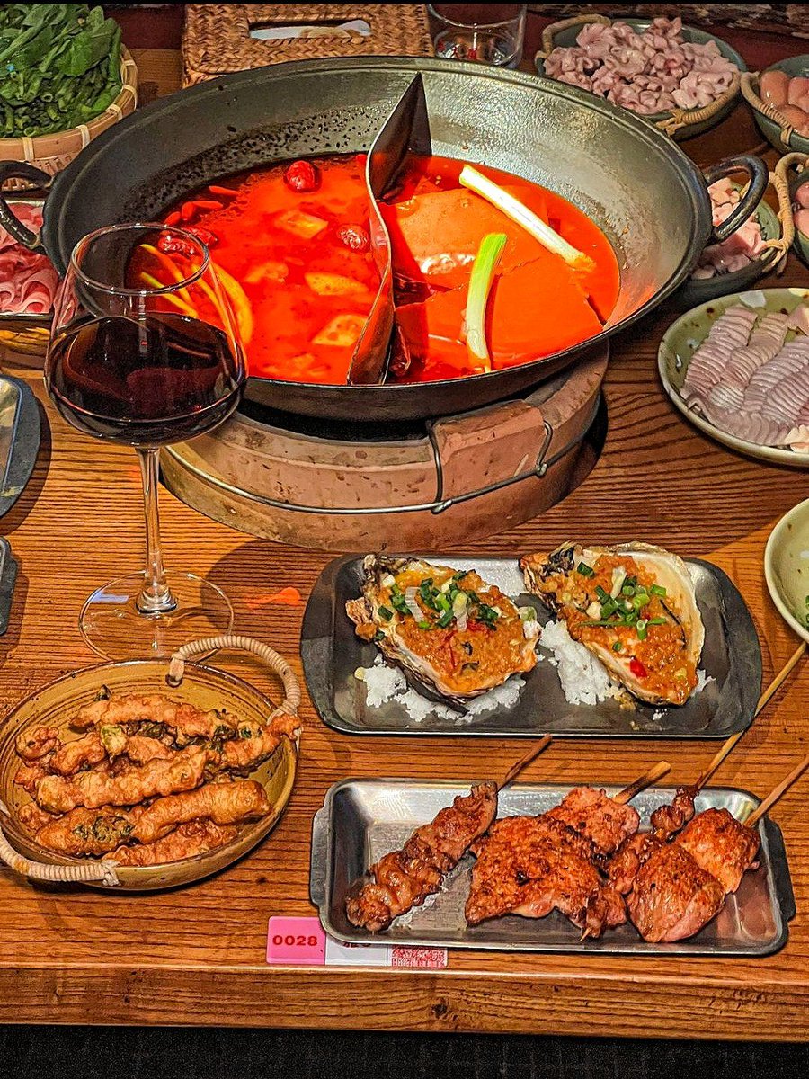 1717a46cabf7434's tweet photo. Today’s best find: a rainy day hot pot date + my person who steals half my meatballs https://t.co/XjMLFYXVne