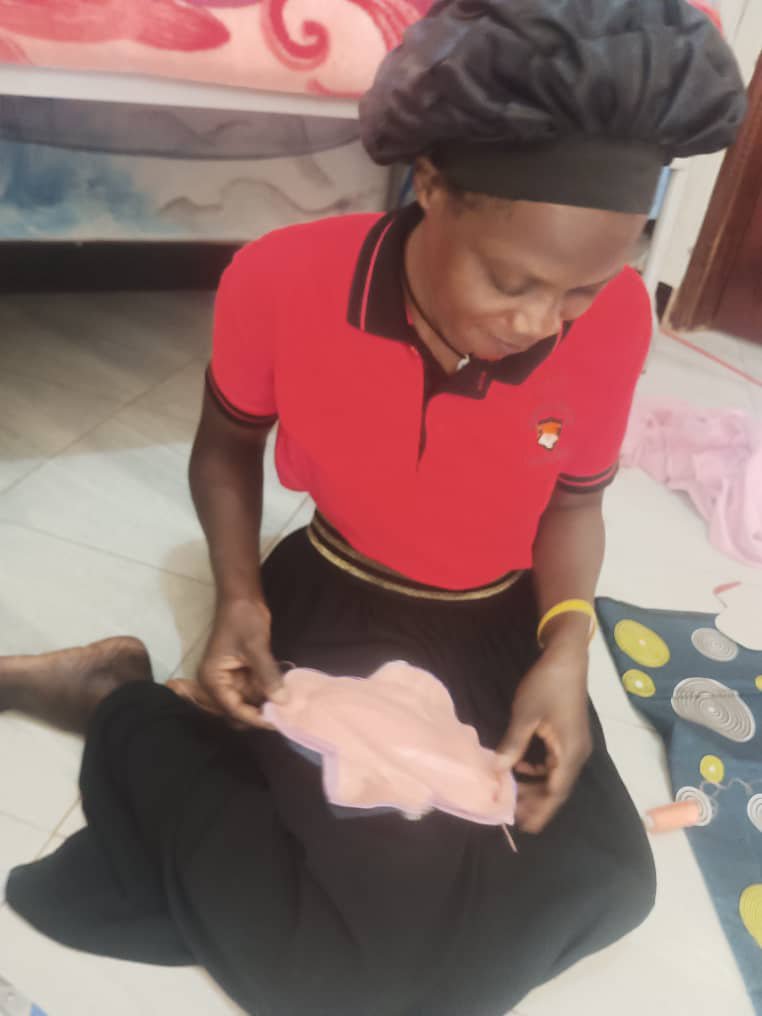 hindurainit's tweet photo. Day 2 in Ndegeya community.

#Instantpads #Instantdiapers #BBS https://t.co/WPn1r2zobJ