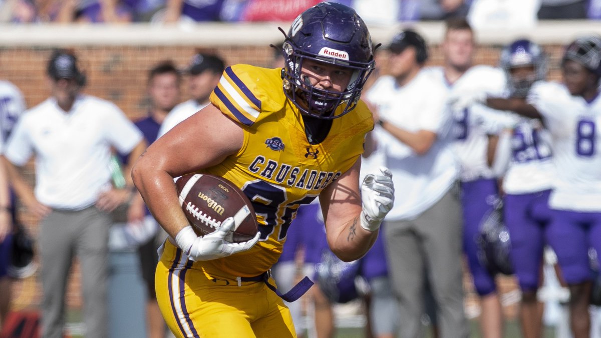 NFFNetwork's tweet photo. First Team All-ASC tight end Will McClintock is Mary Hardin-Baylor's nominee for the 2026 #CampbellTrophy! Congrats! #gocru https://t.co/8n6Tn9b2kj