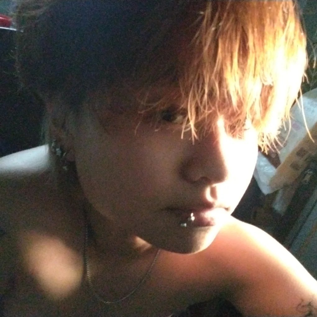 Adorlee_1's tweet photo. say you love me 
#wlw #les https://t.co/ruElMIoZ78