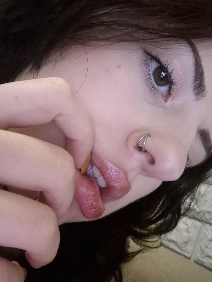 ohowefell's tweet photo. у меня блестят глаза и губы
#nomakeup https://t.co/pMsxaPFFuP