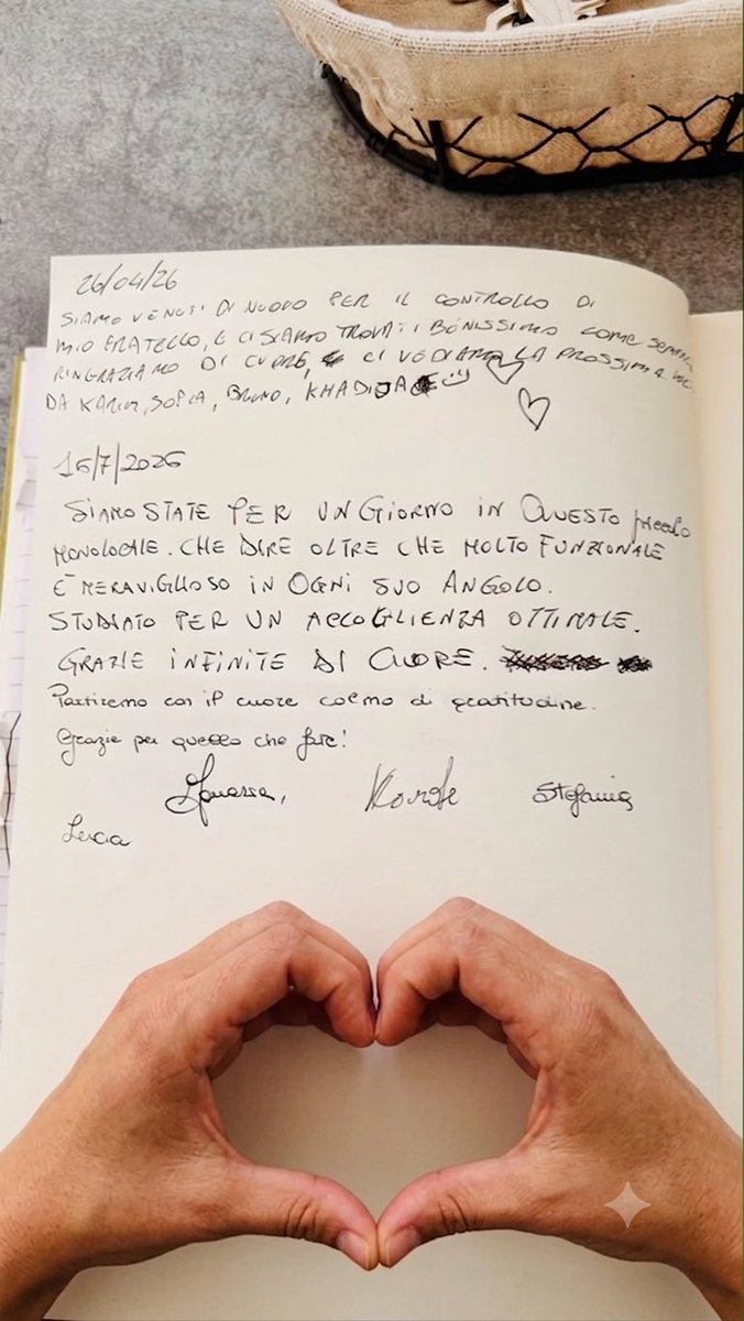 AmiciDellaPedia's tweet photo. Un piccolo gesto, una grande emozione ❤️
Aprire il nostro Livre d’Or e leggere le dediche dei nostri ospiti è una gioia grande. Tra le pagine delle nostre “casette” ci sono semplici parole, pezzi di vita, emozioni e tantissima gratitudine
#Esserci #AmiciDellaPediatria https://t.co/aOZLvCbZLv