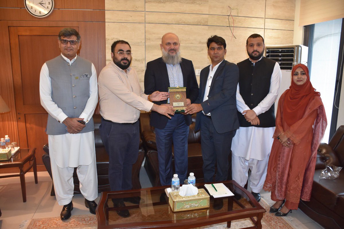 jam_kamal's tweet photo. Productive meeting today with the delegation of the Islamabad Chamber of Small Traders and Small Industries (ICSTSI). We discussed strengthening SMEs, simplifying regulations, expanding the tax base through facilitation, and improving the ease of doing business.

We also welcomed proposals for dedicated SME industrial zones and greater public-private collaboration to accelerate industrial growth, investment, exports, and sustainable employment. Pakistan’s SMEs remain at the heart of our economic future.

The sector is very keen in organising itself in a dedicated cottage industrial area where all such scale manufacturers can have opportunities. And, request if honourable Prime Minister  could do this favour for all traders association Islamabad.

@PakPMO