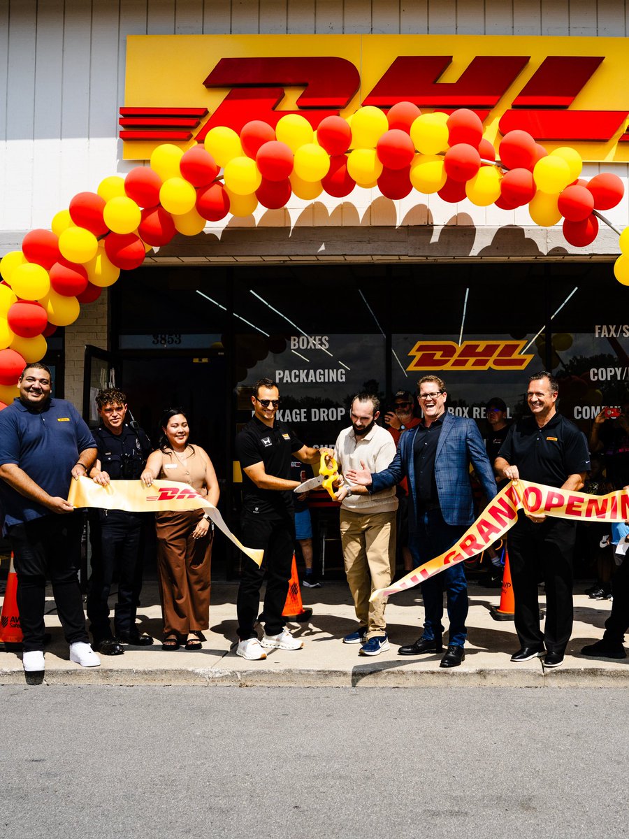 CGRTeams's tweet photo. Great turnout at the @DHLUS opening in Indianapolis! 🙌 Thanks to everyone who came out to meet Alex! https://t.co/1MLU5k92UL