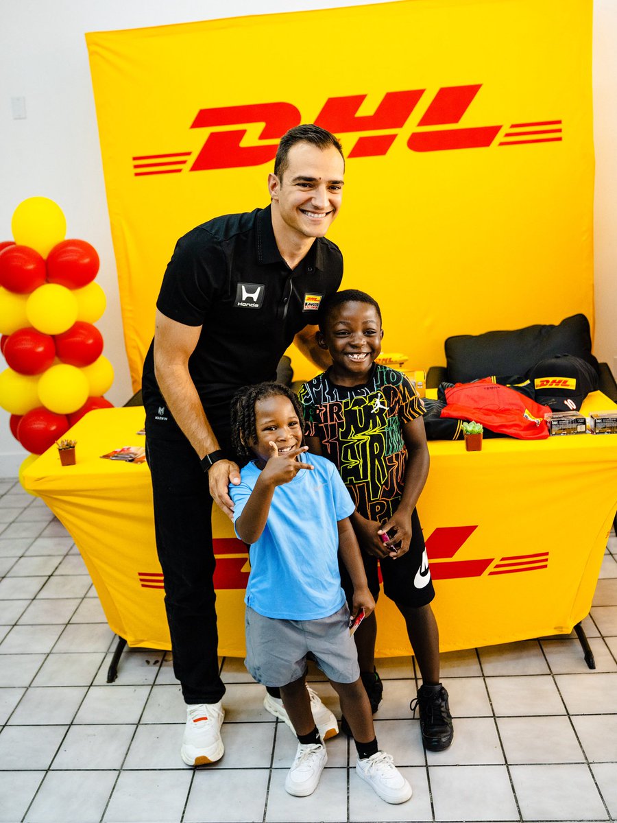 CGRTeams's tweet photo. Great turnout at the @DHLUS opening in Indianapolis! 🙌 Thanks to everyone who came out to meet Alex! https://t.co/1MLU5k92UL