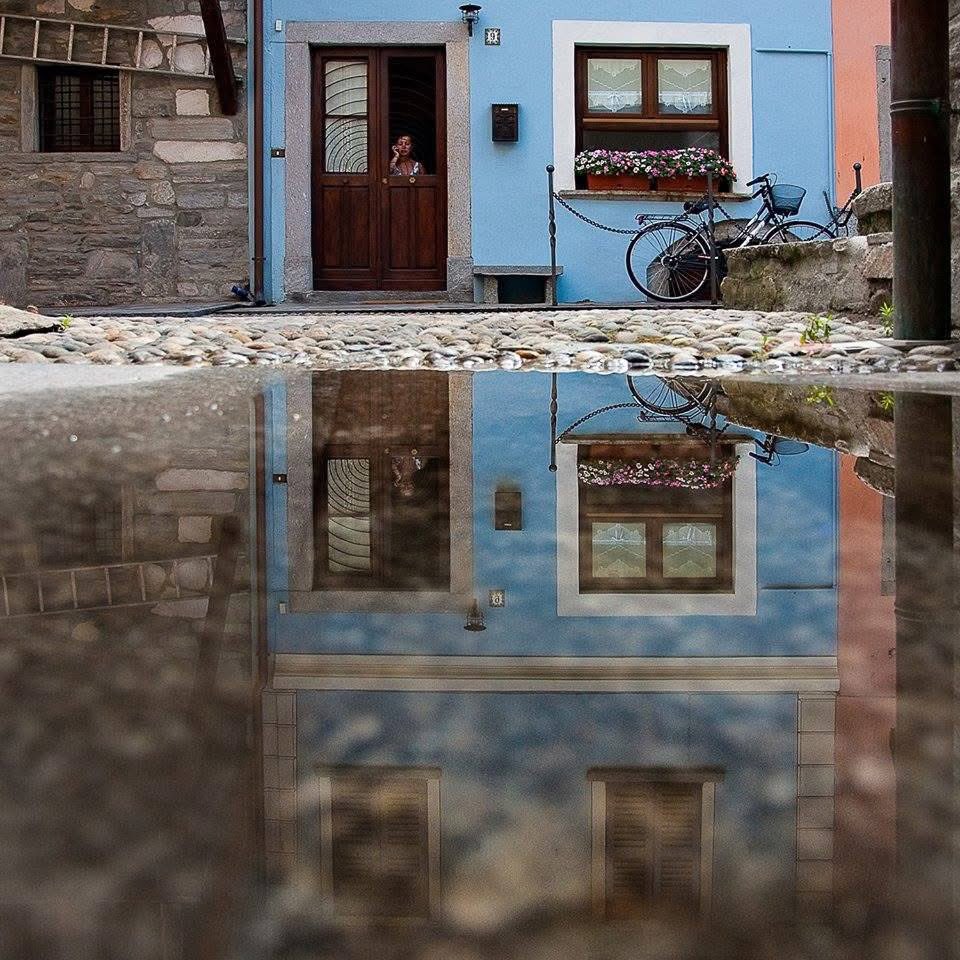 literlandweb1's tweet photo. El mundo externo no es más que un reflejo del mundo interno. Así pues, no os hagáis ilusiones no encontraréis nunca la riqueza, la paz, la felicidad externamente, si no habéis hecho primero el esfuerzo de encontrarlas internamente". 
"Reglas de oro para la vida cotidiana", Omraam Mikhael Aivanhov
📷Fausto Mirandoli