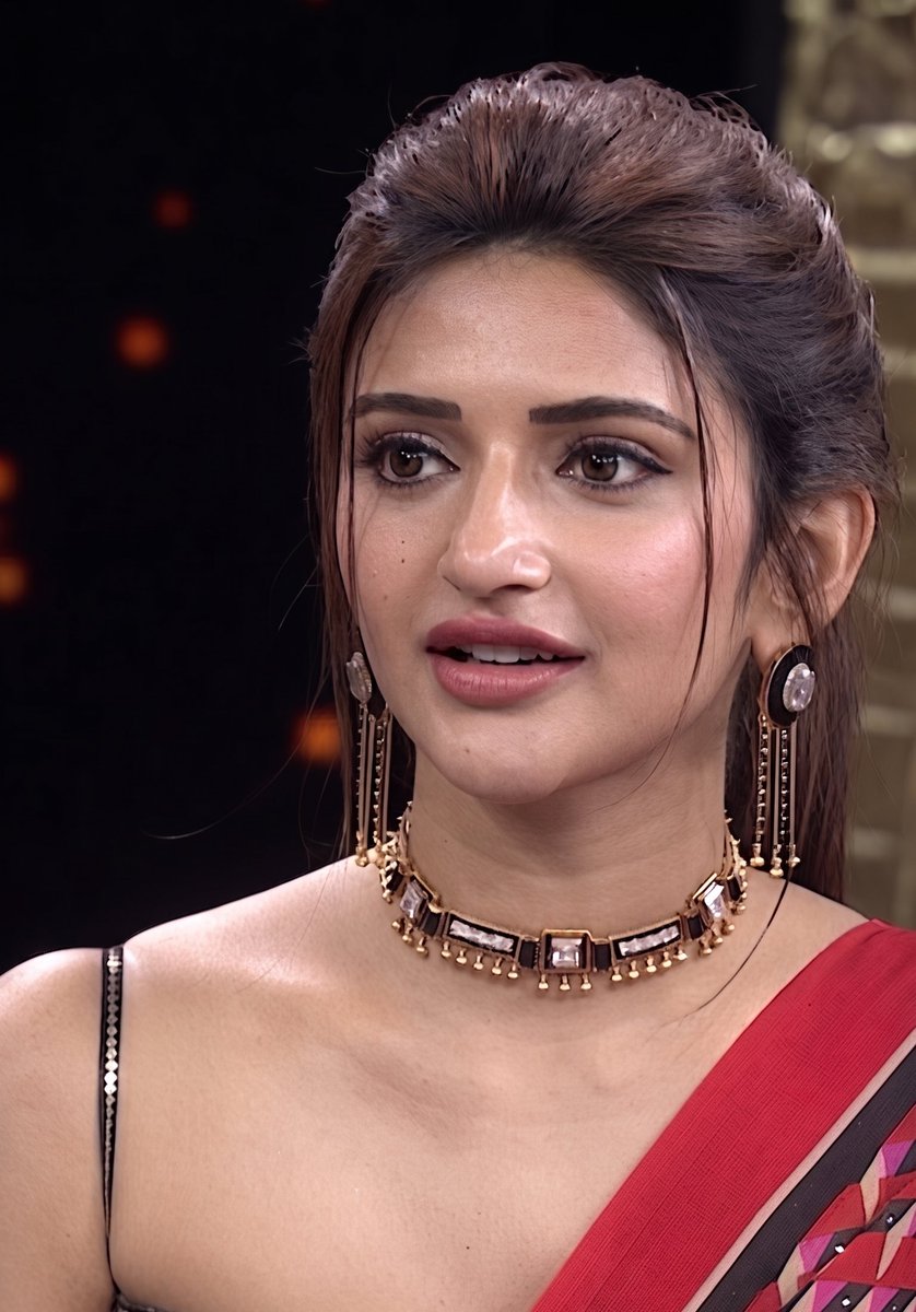 MassMayanti's tweet photo. the most kissable face of this generation
none other than Sree Leela https://t.co/H0iwSv1lZh