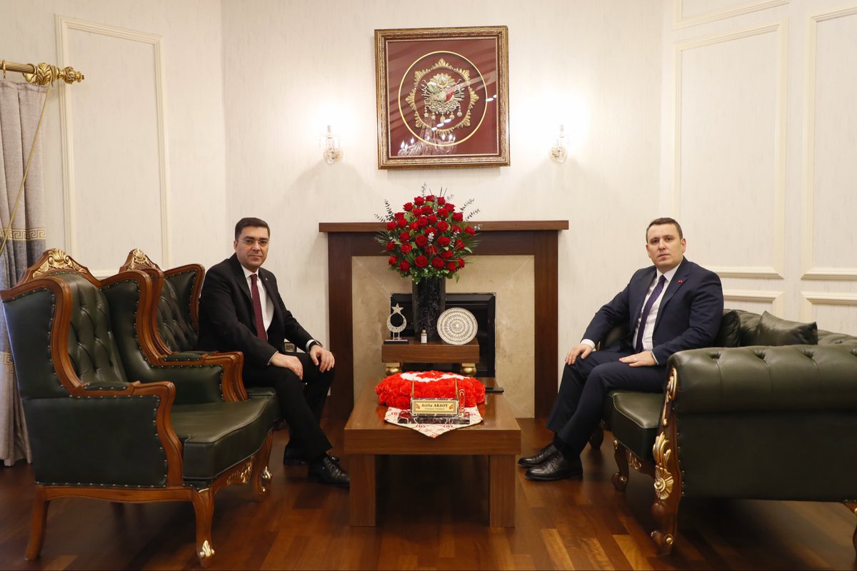 Atilla__Aksoy's tweet photo. Şanlıurfa Cumhuriyet Başsavcımız Sayın Murat Çalış, İl Emniyet Müdürlüğümüzü ziyaret ettiler.

Nazik ziyaretlerinden dolayı kendilerine teşekkür ederim.

#ziyaret 
#sanliurfa https://t.co/QWBjc78tu4