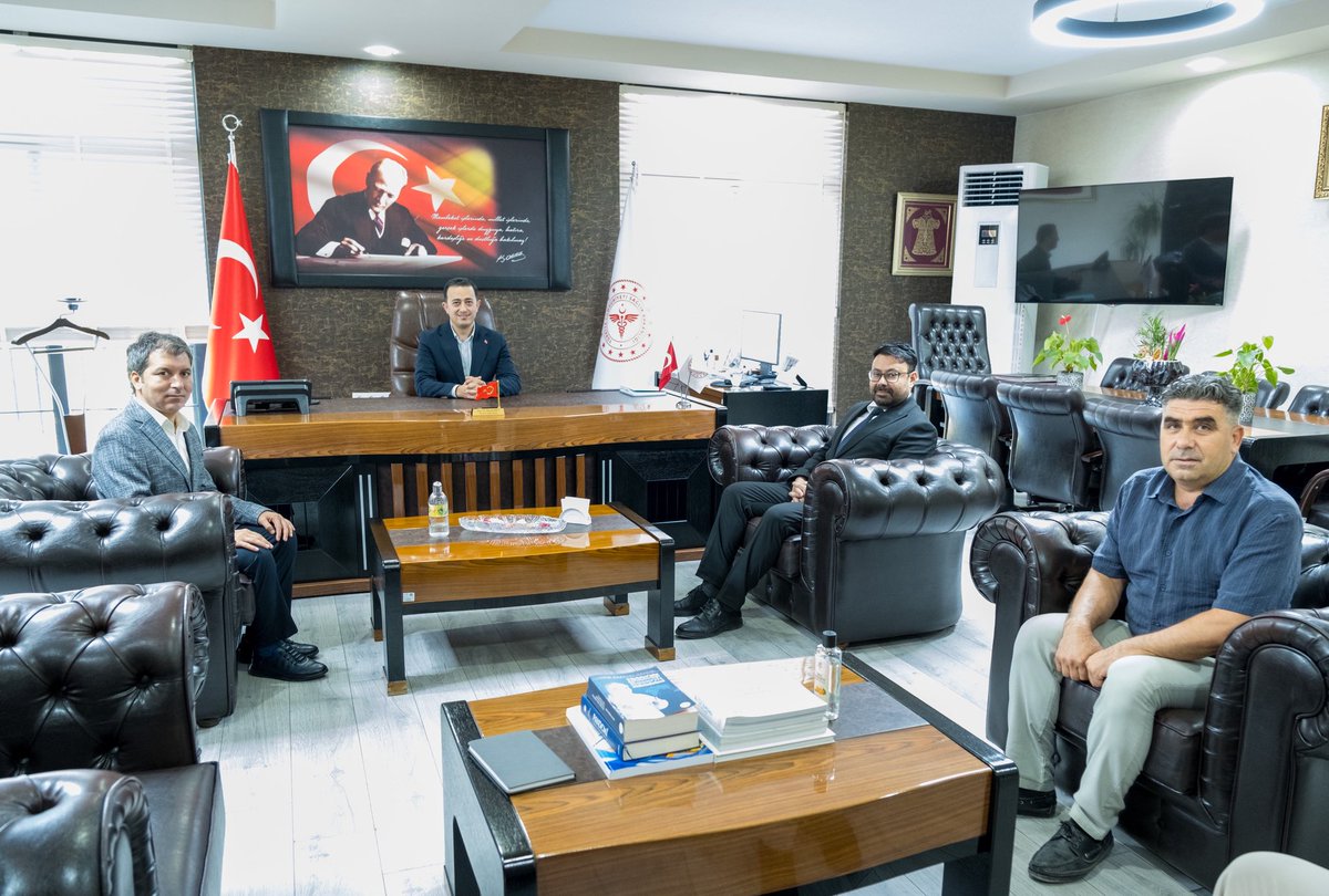 mersin_ism's tweet photo. İl Sağlık Müdürümüz Uzm. Dr. Mustafa Ekici, Mut Devlet Hastanemize yeni atanan yöneticilerimizi makamında ağırladı.

İl Sağlık Müdürümüz Uzm. Dr. Mustafa Ekici göreve başlayan;
🔹 Başhekim: Uzm. Dr. Özkan Özay
🔹 İdari ve Mali İşler Müdürü: Habip Gostak
🔹 İdari ve Mali İşler Müdür Yardımcısı Aziz Yaman’a yeni görevlerinde ve çalışmalarında başarılar diledi.