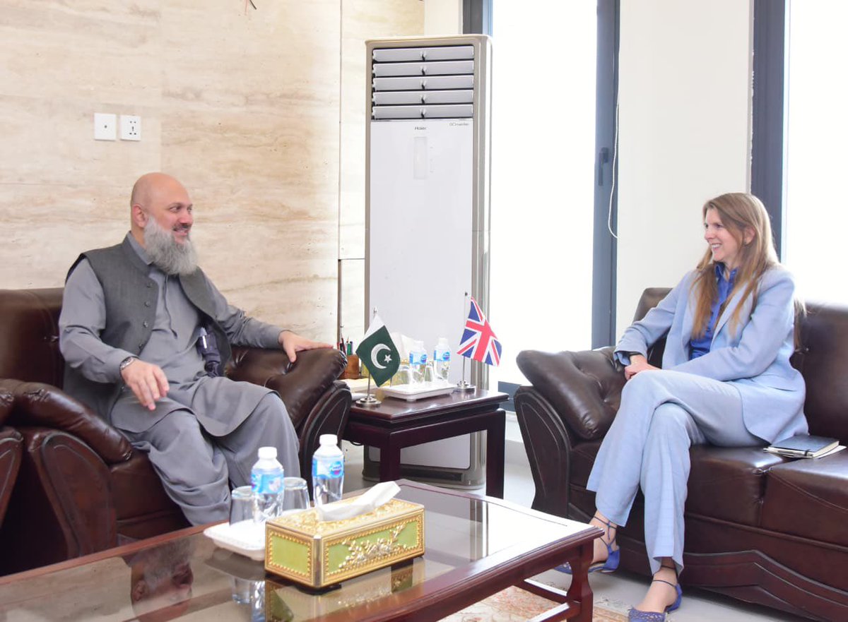 jam_kamal's tweet photo. Pleased to meet British High Commissioner Jane Marriott to discuss strengthening Pakistan–UK trade and investment ties. We agreed to deepen business-to-business cooperation and work towards upgrading the Trade Dialogue into a more structured economic partnership.

Pakistan remains committed to tariff rationalisation, digitalisation and regulatory reforms to support SMEs, exporters and e-commerce. 

We look forward to the next Pakistan–UK Trade Dialogue which would pave forward the path towards collaboration in joint investment, trade and economic cooperation.