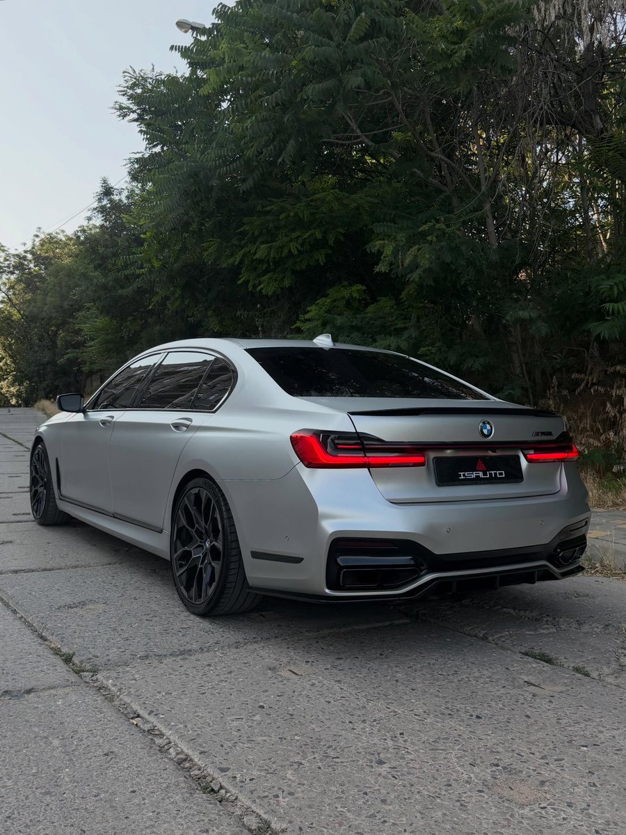 nocarcontext's tweet photo. BMW 740i 🩶🩶 https://t.co/lmB2ag7oOJ