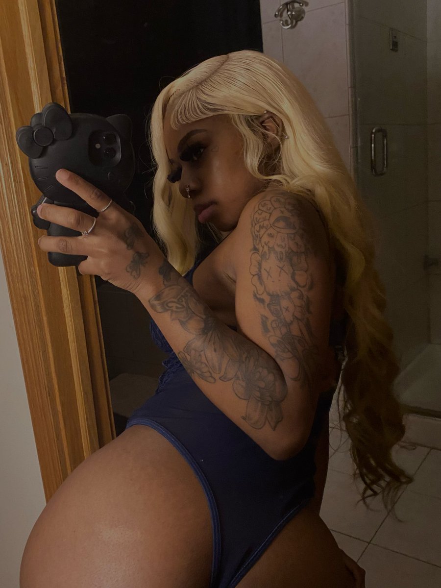 Candyllandd's tweet photo. Sneak a Peak 💋😩 https://t.co/ZayNw61FcF