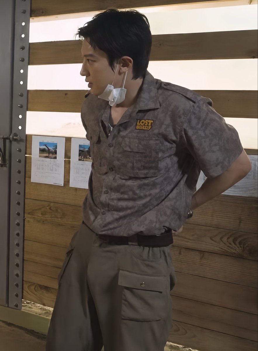 PCY_BASE's tweet photo. Zookeeper CHANYEOL is way TOO ATTRACTIVE 

#CHANYEOL #찬열 https://t.co/juWIxvFKdN