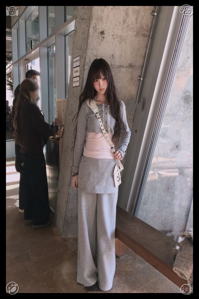 itadakifujiko's tweet photo. 🥻🌿
🌼Live with intention and genuine purpose.491414 The barista, drying her hands with a checkered cloth, inquired, “Is this your first visit?” Lila gave a nod, her eyes scanning the menu board adorned with handwritten inscriptions and small sketches of boba. She spotted phrases such as “jasmine milk tea” and “taro boba” that caused her to smile.