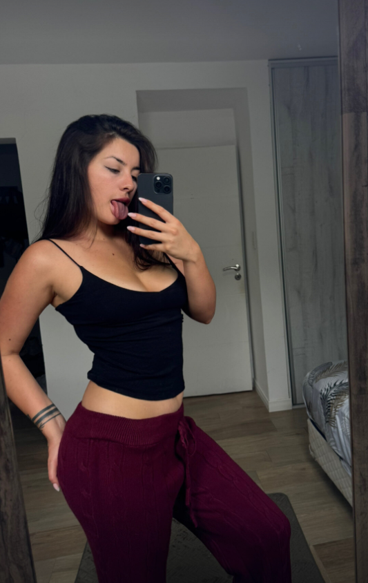 natalka_n_'s tweet photo. Někdo si psát? 😝 https://t.co/E26hdJjUJx