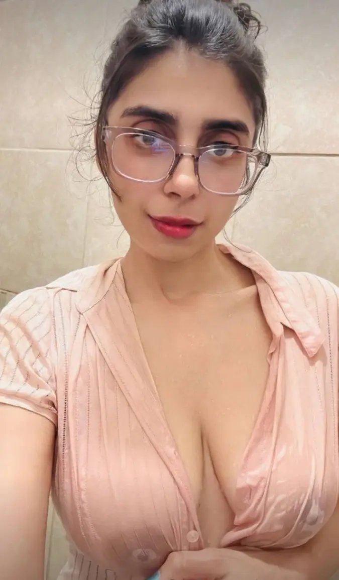 Pak_Bachiyan's tweet photo. Pakistani influencer @iamaqsapervaiz nude pics https://t.co/I7a1229qo3