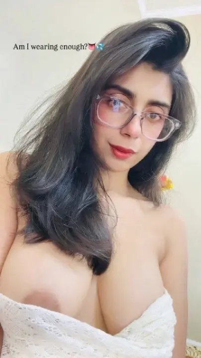 Pak_Bachiyan's tweet photo. Pakistani influencer @iamaqsapervaiz nude pics https://t.co/I7a1229qo3