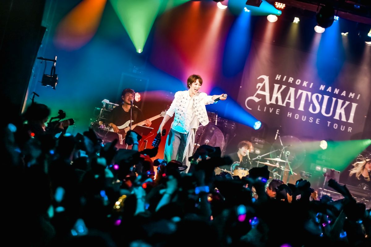 LisAni_NEWS's tweet photo. 七海ひろき、自身初のライブハウスツアーを完走！ツアーファイナルの恵比寿 LIQUIDROOM公演をレポート！

#七海ひろき　
@hiroki773staff　

▼詳細はこちら
https://t.co/EggsqY7NAw https://t.co/BgY56MsFsX