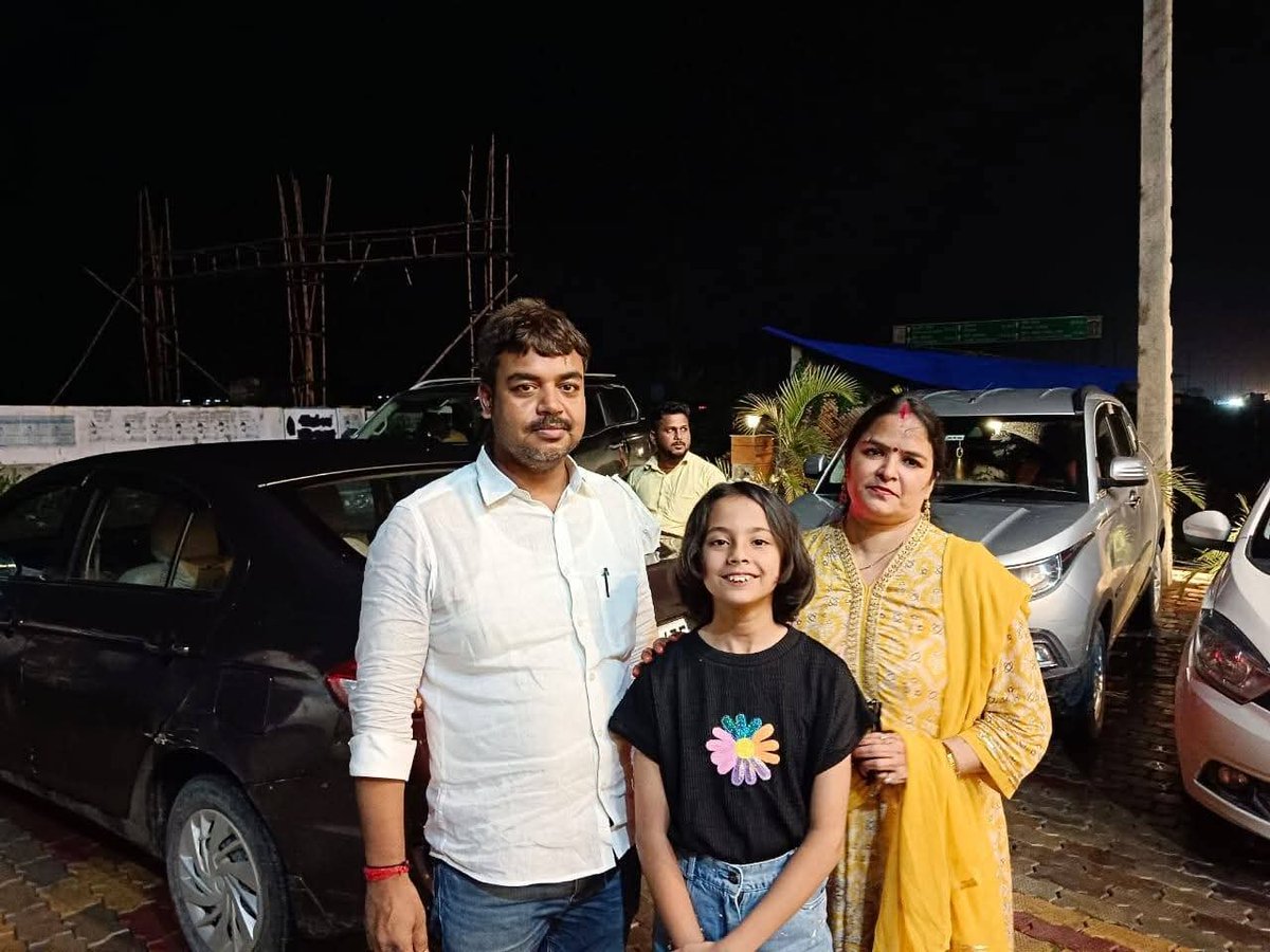 maheshsinghran1's tweet photo. आज मेरी जान से भी प्यारी भतीजी विनायका सिंह का जन्मदिन है आप सभी लोग हमारी भतीजी को आशीर्वाद दे। जन्मदिन कि ढेर सारी शुभकामनाएं और आशीर्वाद। हम माता रानी से प्रार्थना करते हैं कि हमारी भतीजी पर माता रानी का हमेशा आशीर्वाद बना रहें।
जन्मदिन कि हार्दिक बधाई एवं शुभकामनाएं। https://t.co/N4hXEfQPZZ