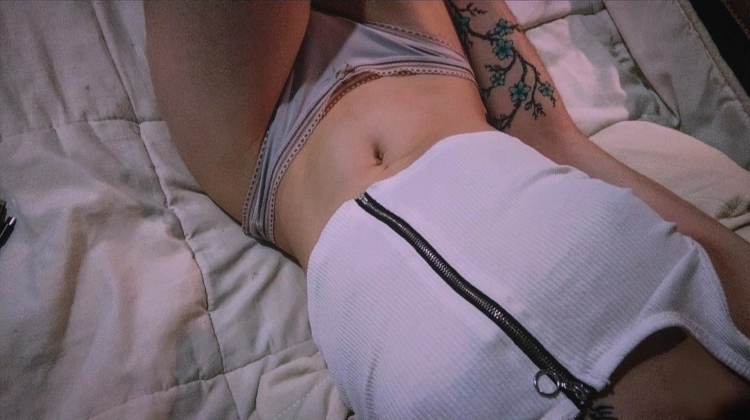 Ludgi26's tweet photo. Chill time
#doforlove #chill #chillphotography #simple #moment #tatoo #glamour #soft #sweet #bed #shootingphotography #model #photography https://t.co/VpZNMllb2n