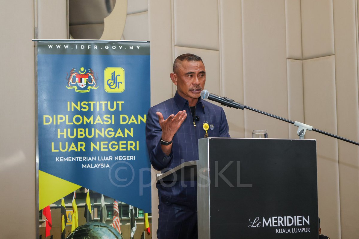 PolisKL's tweet photo. MAJLIS DINNER TALK BERSAMA PESERTA DIPLOMA IN DIPLOMACY (DiD) 2026 ANJURAN INSTITUSI DIPLOMASI DAN HUBUNGAN LUAR (IDFR)

#kearahKLsejahtera
#keepKLsafe

https://t.co/FmwlOGZr7C https://t.co/w5AxchWIXW