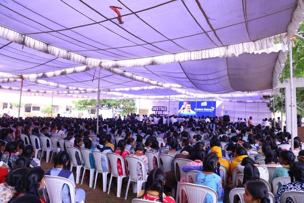 kcvenugopalmp's tweet photo. The Chhatron Ki Goonj movement is growing from strength to strength all across India!

120+ senior leaders, across 120 cities held massive protests in every corner of our country! We have seen thousands of students join in and express their anger against the Modi-made education sector collapse in India. 

Our party took out candle-light marches in support of this cause, and expressed their gratitude to LOP Sh. Rahul Gandhi for taking the government head-on in support of the youth of the country.