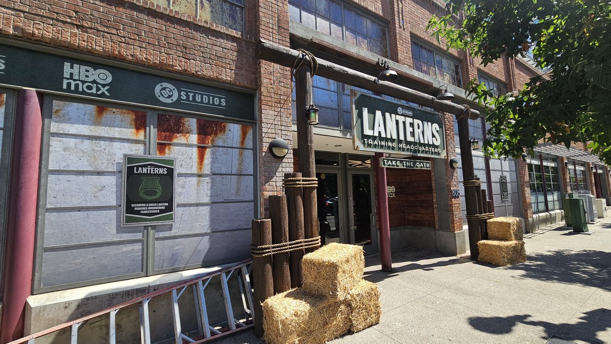 RYHAL_JR's tweet photo. @DCOfficial @greenlantern to early to tonstart the standby line? 🤔🤦🏻‍♂️🤣🤣 https://t.co/6zdcNcnzUo