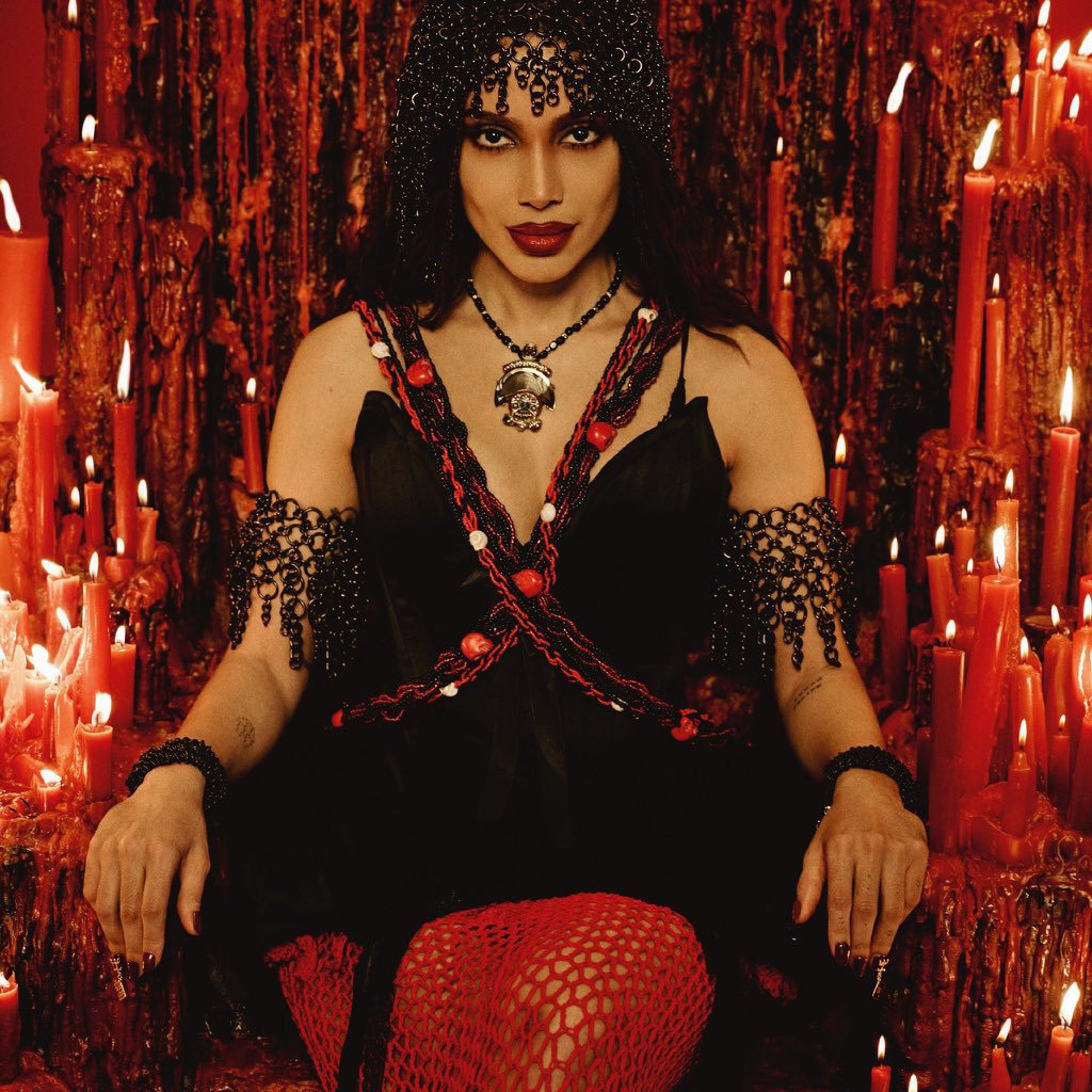 trackchartt's tweet photo. 🚨 Anitta em novas fotos dos visuais do "EQUILIBRIVM PT II" que sai AMANHÃ. https://t.co/0B4itaJjBU