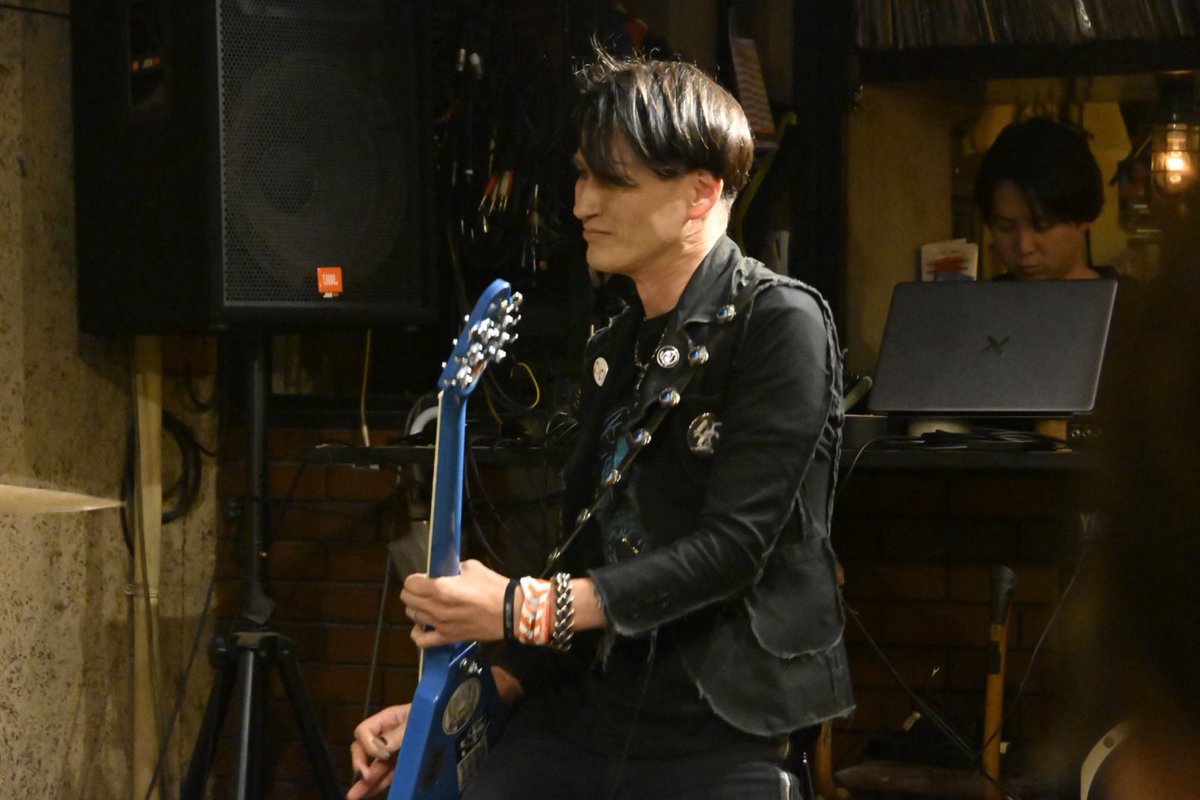 Sharitenkd1's tweet photo. ラリー、エアギターとイベントが続きますが、7/24(金)は新栄クラブロックンロールで、いよいよ見えるギター弾きます🎸
フェラーリというバンドのライブです！エレキギターと煽り担当です！
待ってますよー https://t.co/tDlm7Tmdro