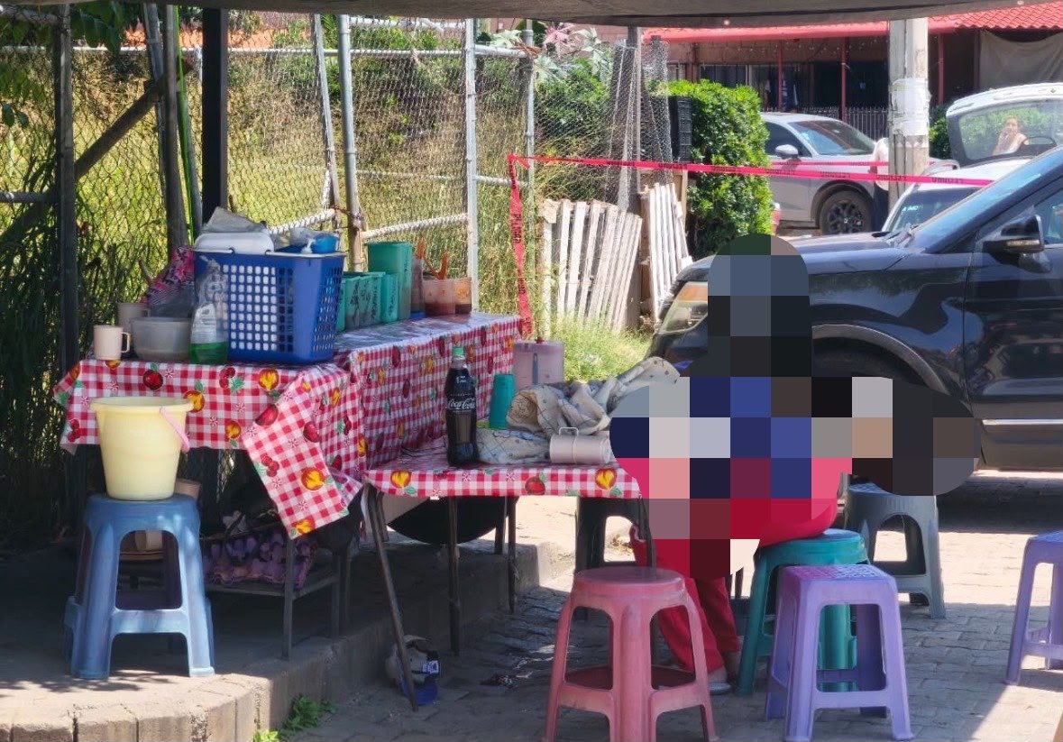 alfredolez's tweet photo. 🚨 #ÚltimaHora
Asesinan al #periodista Francisco Alejandro Leyva Aguilar en #Oaxaca.
El exdirector de la #CORTV y autor de la columna El Zumbido del Moscardón, fue atacado a #balazos mientras en San Pablo Etla. La Fiscalía ya investiga el homicidio.
Días antes de ser asesinado, hacía referencia en torno al gobernador de Oaxaca, Salomón Jara; al secretario de Gobierno, Jesús Romero López; y al consejero jurídico, Geovany Vásquez.