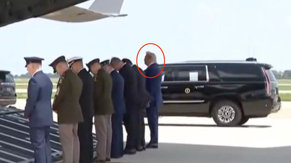 anyonewantchips's tweet photo. What kind of shithole president won’t bow his head at a Dignified Transfer. https://t.co/gnVWrb9luS