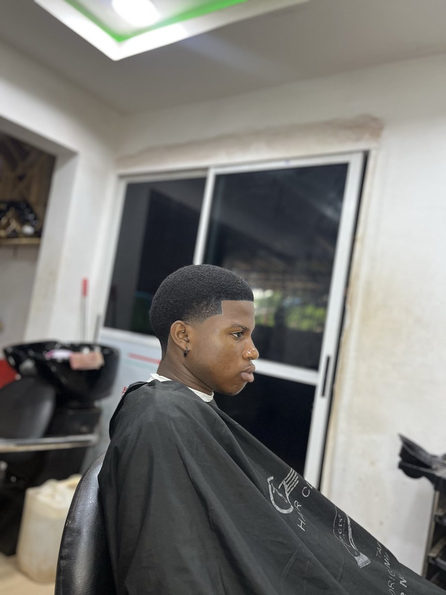 thebesthairs_'s tweet photo. Classic cut 💈 ✂️ https://t.co/y4LF6EdAtr