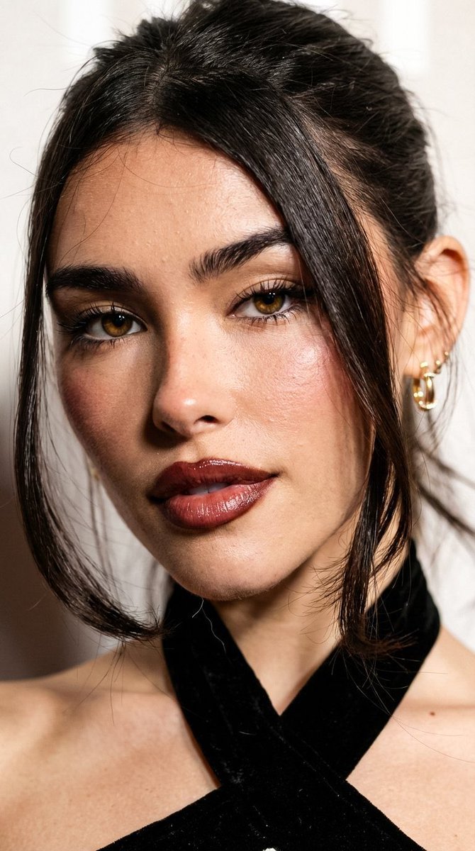ChevskiOcean's tweet photo. So close and clear I can almost taste Madi’s lips 😣 https://t.co/kDJw0g31nx