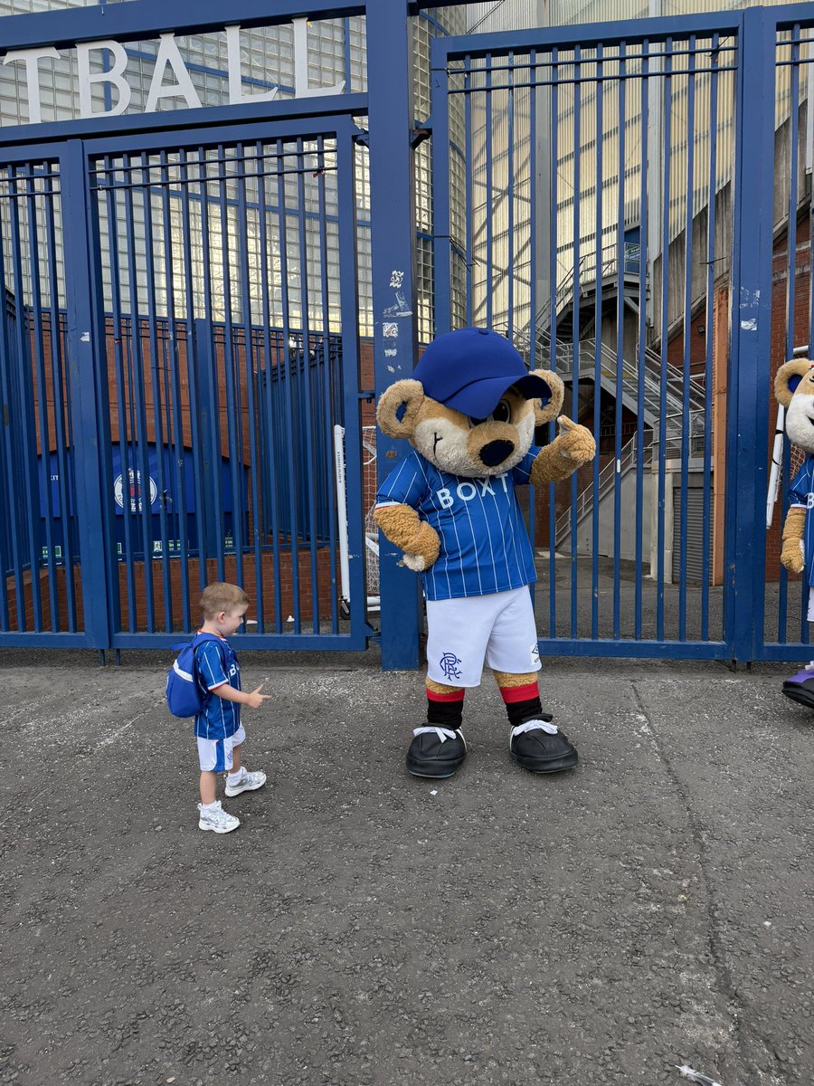 Fellows7C's tweet photo. No Surrender Broxi 🐻 🤣🤣 https://t.co/NPMHoE0L12