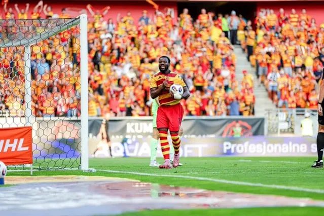 k33JB's tweet photo. @JagaUpdatesPL @Jagiellonia1920 Kiedyś to byli 10-tki… https://t.co/hXHOFhZRlL