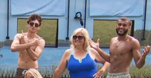 bbgodgela's tweet photo. 🚨 godgela and daddy drew stun with a fan in the backyard https://t.co/nWiBhjwtbN