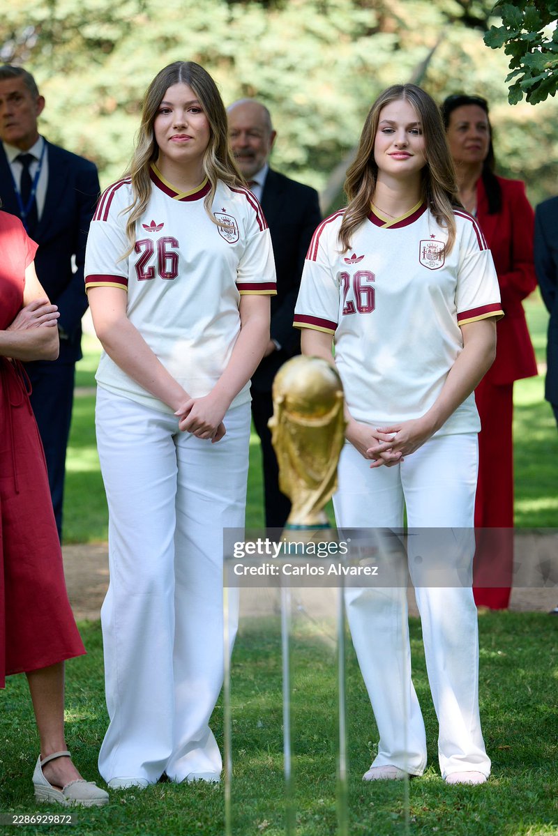 cdhq2's tweet photo. Princess Leonor of Spain and Infanta Sofia of Spain at Spain FIFA World Cup 2026 Parade
#PrincessLeonor #InfantaSofia
📷 Via Carlos Alvarez/Getty Images https://t.co/yudGEpIcR1