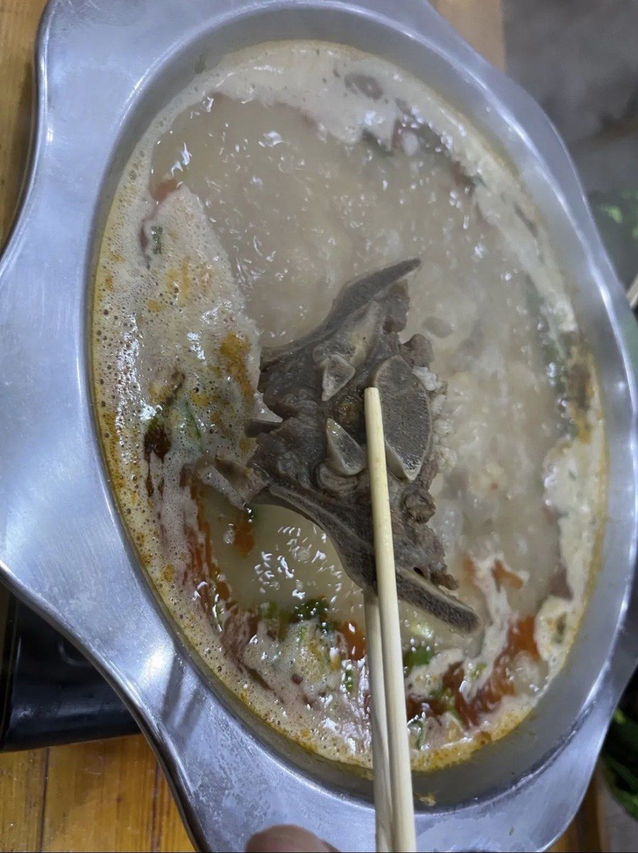 kkk__hiii's tweet photo. Midnight bite fix: warm grilled rice balls and a pot of miso soup at our hidden corner stall. No rush, just quiet vibes after a long day.， https://t.co/SxthtaBkGD