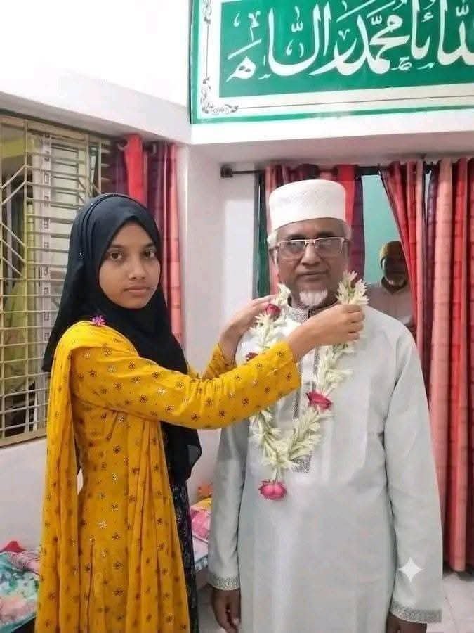 ForhadMamud's tweet photo. @ZulkarnainSaer নাতি দিলো ফুলের মালা 
নানা দিলো ধনের ঠেলা। 🫣😁 https://t.co/4thRcLLWVo