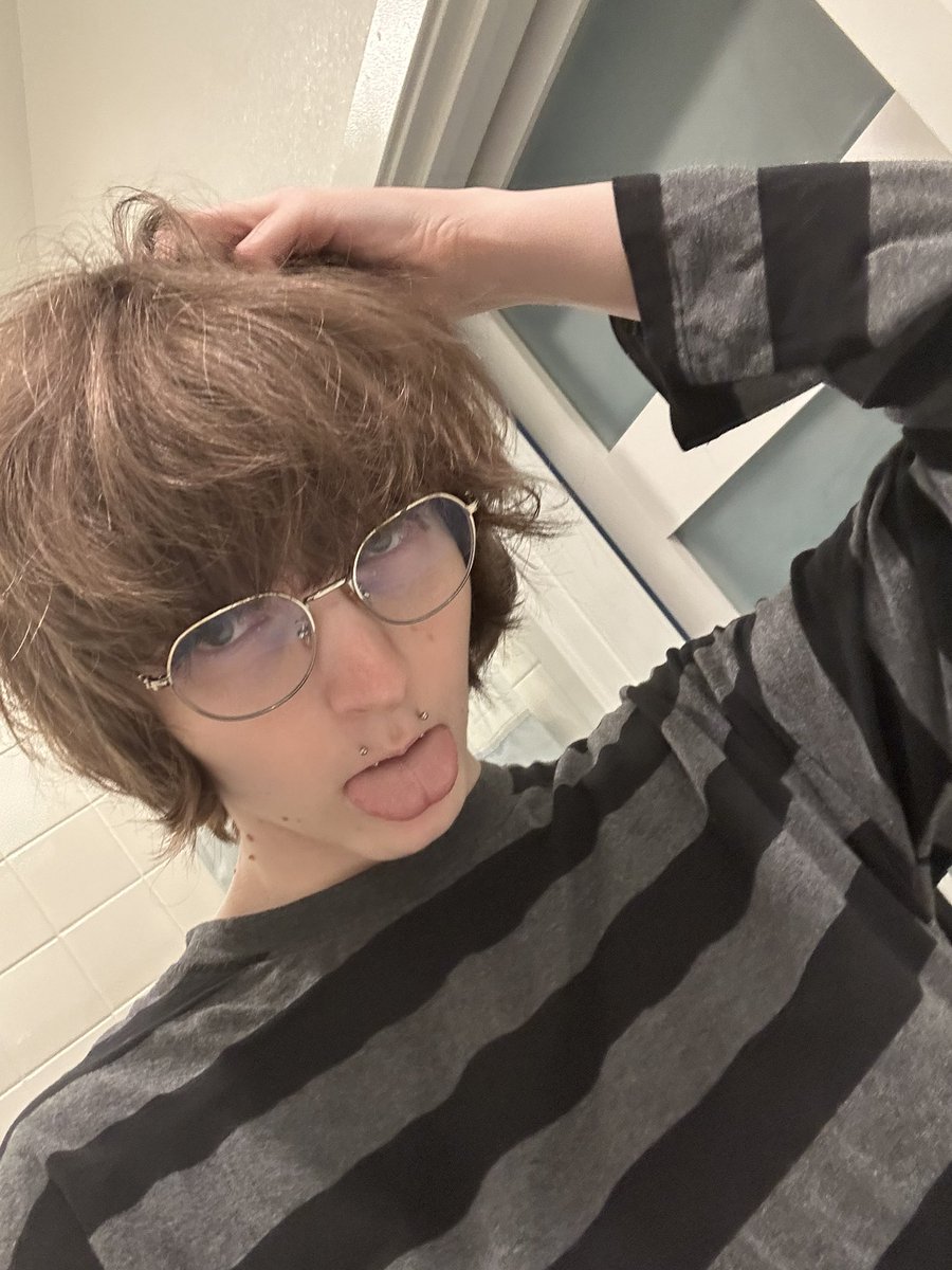 idontsmoke888's tweet photo. they just invented a new type of boy https://t.co/QWPU1bSCon