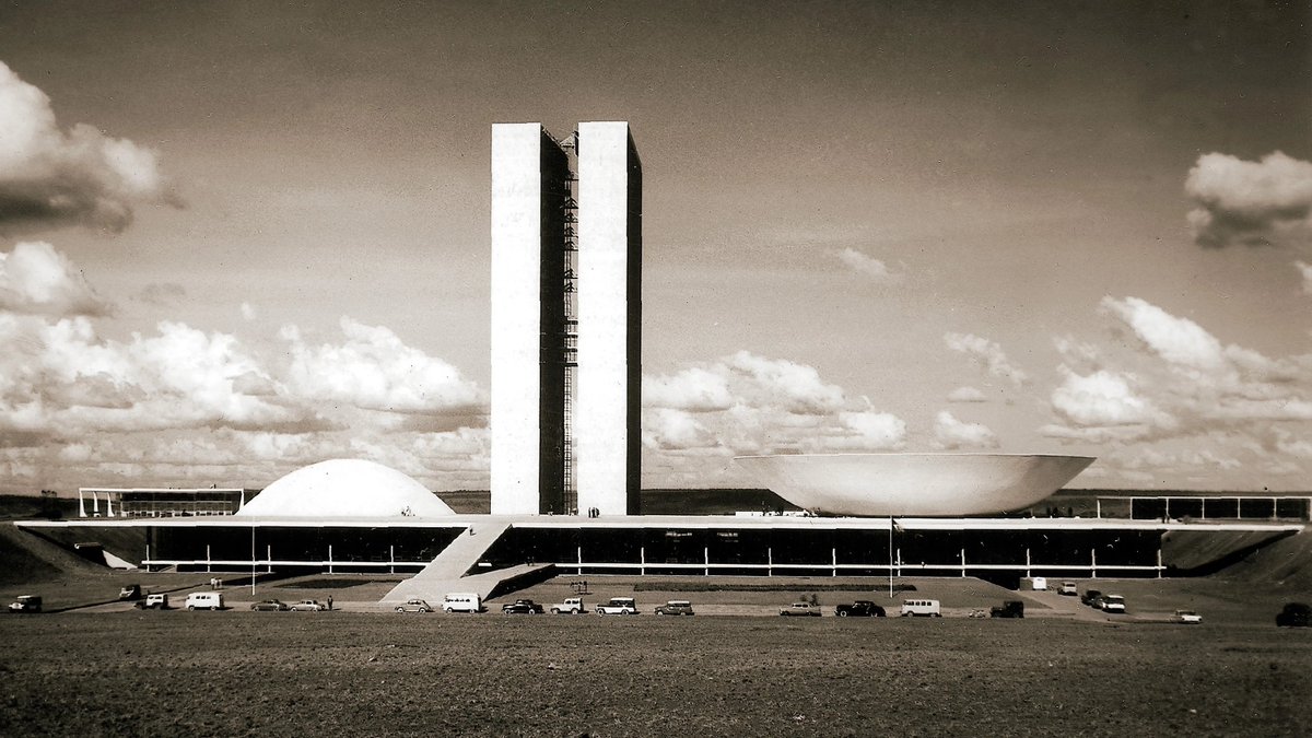 alejandrocsome's tweet photo. Mañana arranca un viaje de 15 días junto a otras 40 personas a Brasil, recorriendo Rio de Janeiro, Brasilia y Sao Paulo a través de sus ciudades y arquitectura para comprender la génesis material de la sociedad vecina.

Compartiré esta última cronica por acá y por instagram. 🫡 https://t.co/XLDoNudCcU