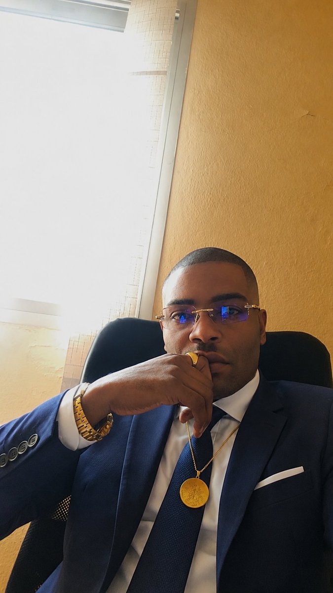 don_wilfried90's tweet photo. Si vous essayez de plaire à tout le monde, vous vous sentirez stressé, malheureux et frustré. Soyez vous-même, cela vous permettra de savoir à qui vous plaisez réellement 😉 https://t.co/VRYcOscJL8